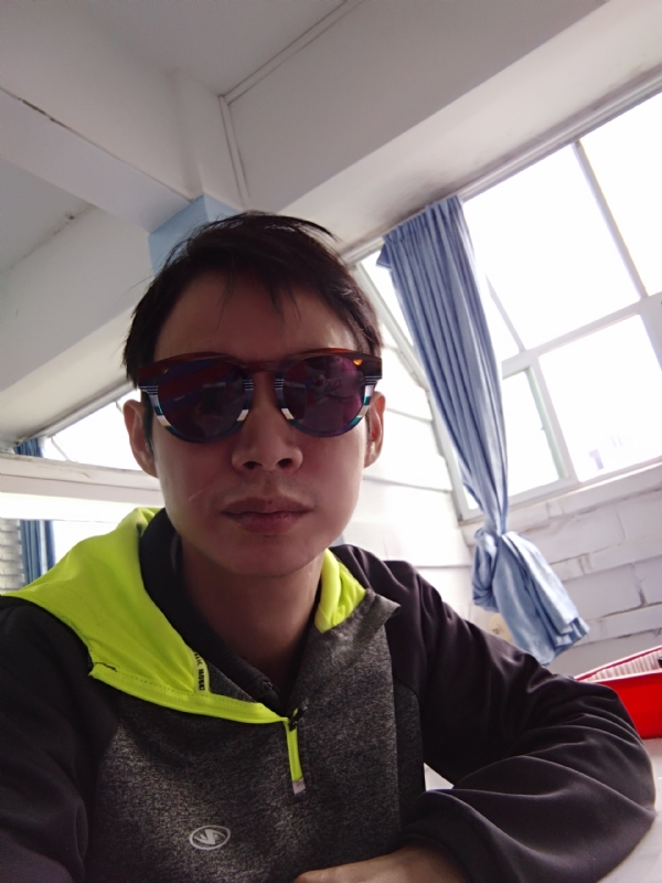 五华移民男的第一张照片--南宁相亲服务中心