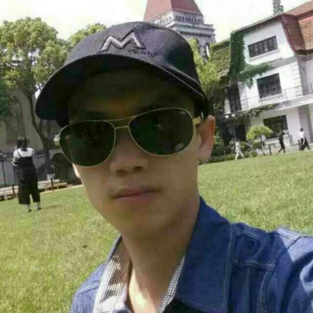 龙小华的第一张照片--南宁相亲服务中心