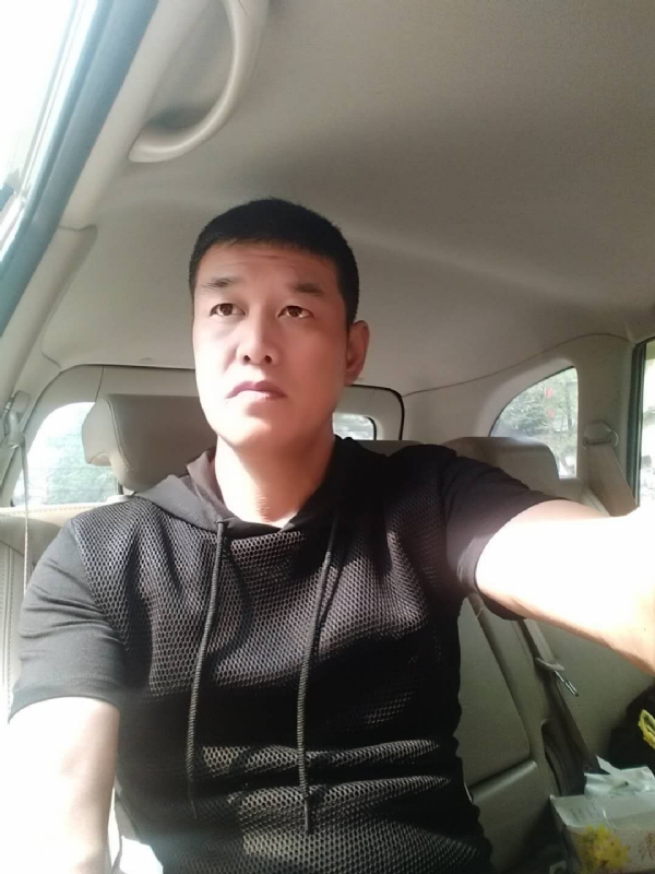 深爱的疯子的第一张照片--南宁相亲服务中心