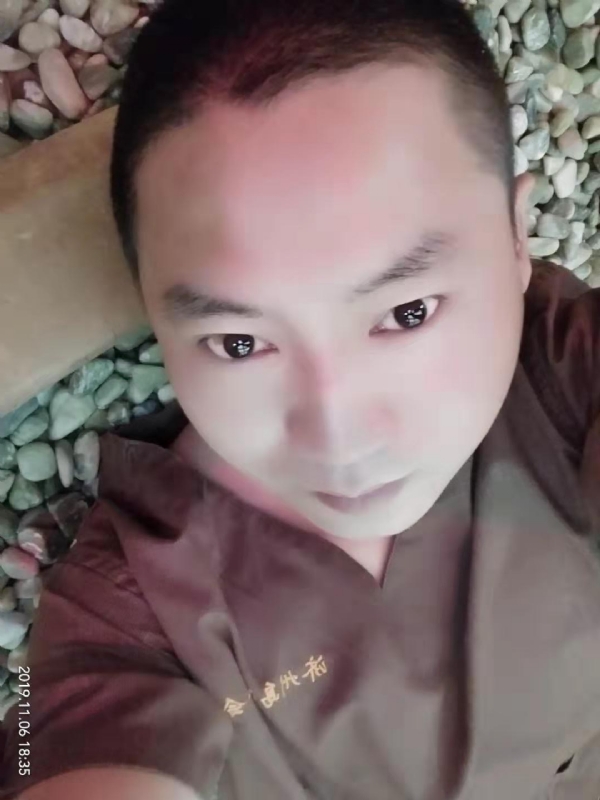 红枫叶的第一张照片--南宁相亲服务中心