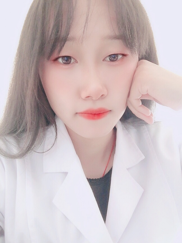 白婚纱的第一张照片--南宁相亲服务中心