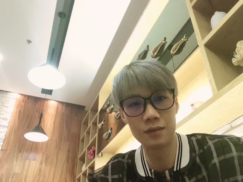 黄峰的第二张照片--南宁相亲服务中心