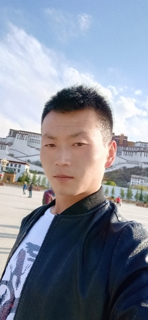 阳光下的小草的第二张照片--南宁相亲服务中心