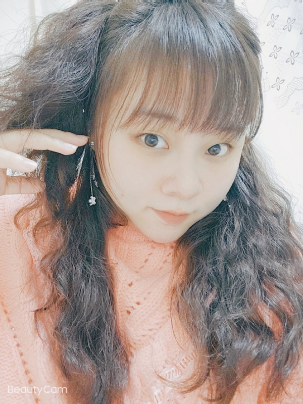 艾薇儿的第一张照片--南宁相亲服务中心