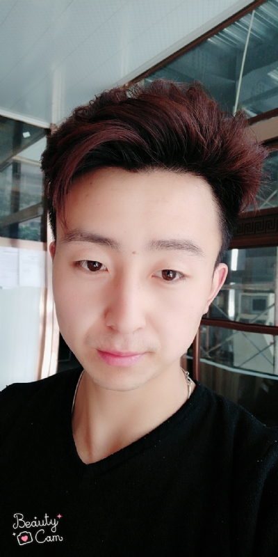 拼命微笑的第三张照片--南宁相亲服务中心