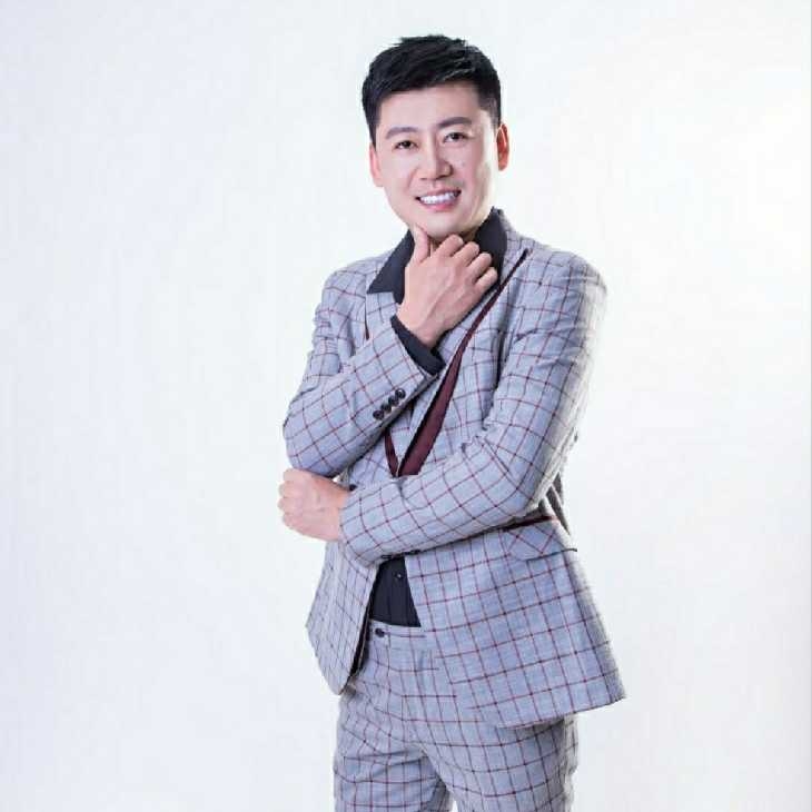 屋顶拾荒人的第一张照片--南宁相亲服务中心