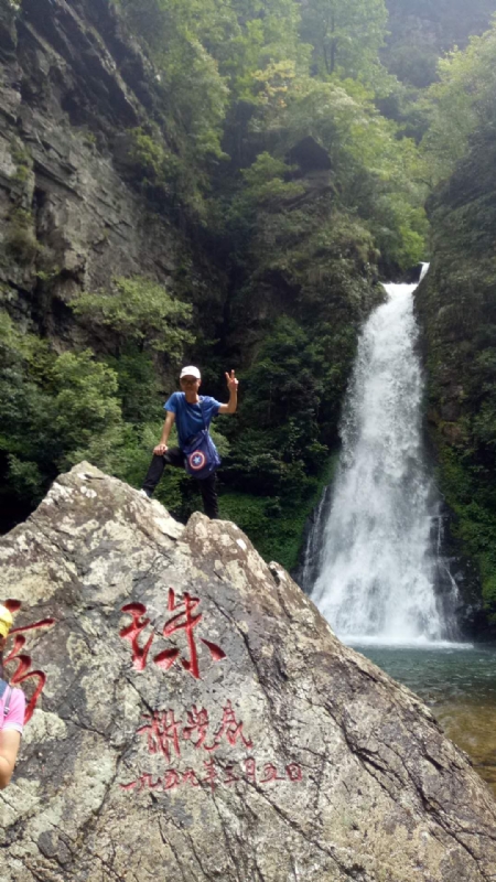 海岸岩崖的第一张照片--南宁相亲服务中心
