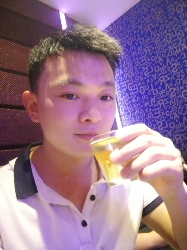 幸福的拥抱的第一张照片--南宁相亲服务中心