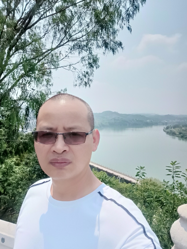 随缘随性的第一张照片--南宁相亲服务中心