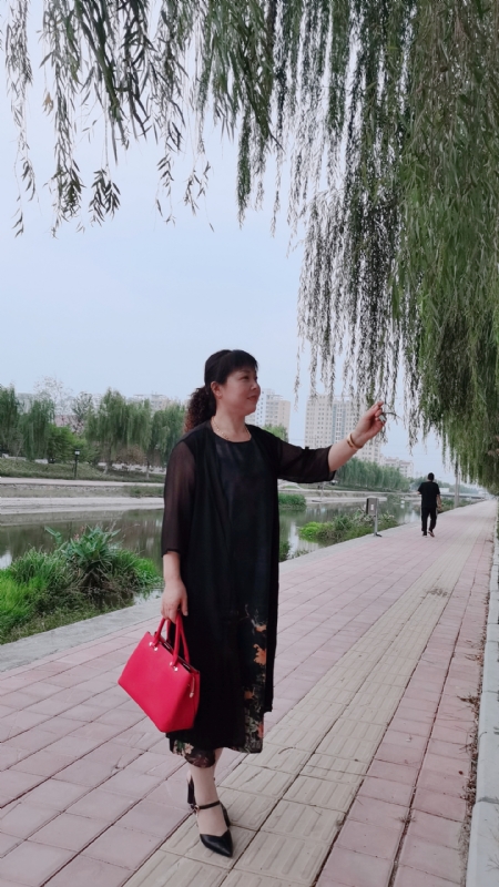 周本玲的第一张照片--南宁相亲服务中心