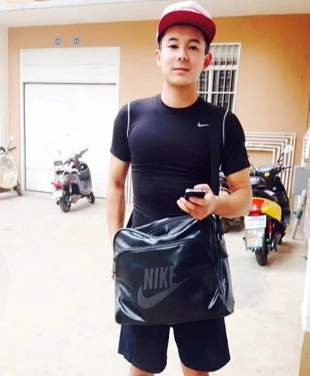 花花是只狗的第一张照片--南宁相亲服务中心