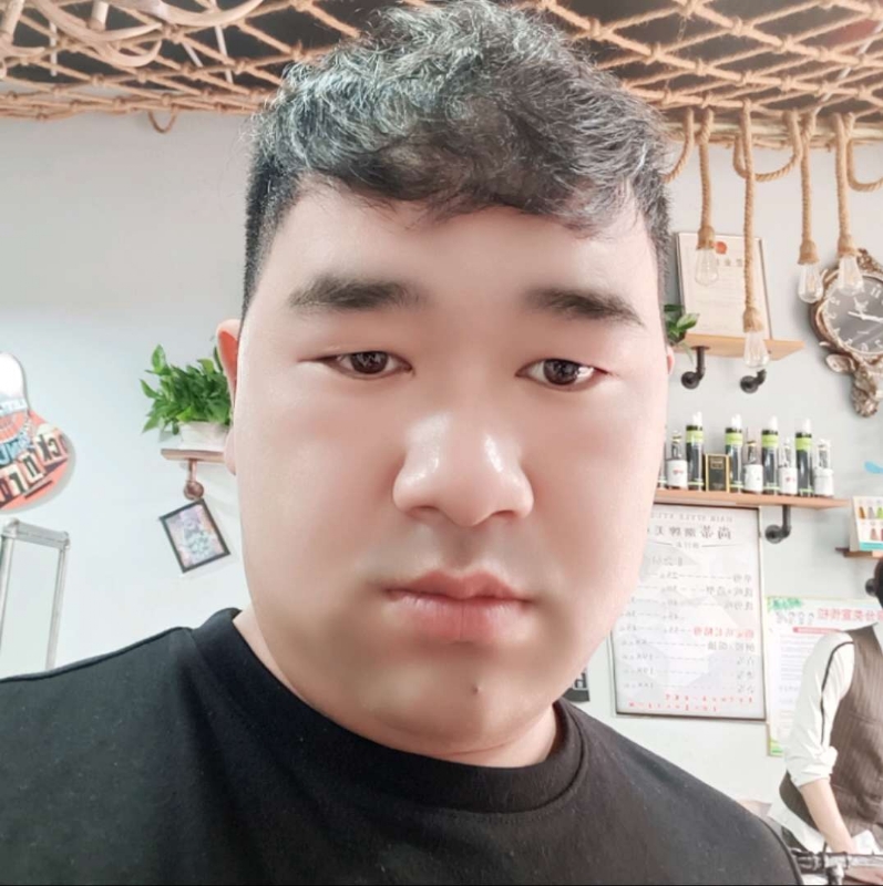 田野小伟的第一张照片--南宁相亲服务中心