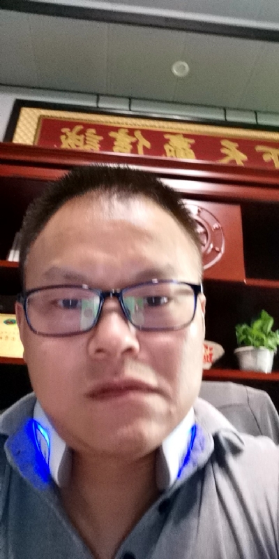 模具工匠的第一张照片--南宁相亲服务中心