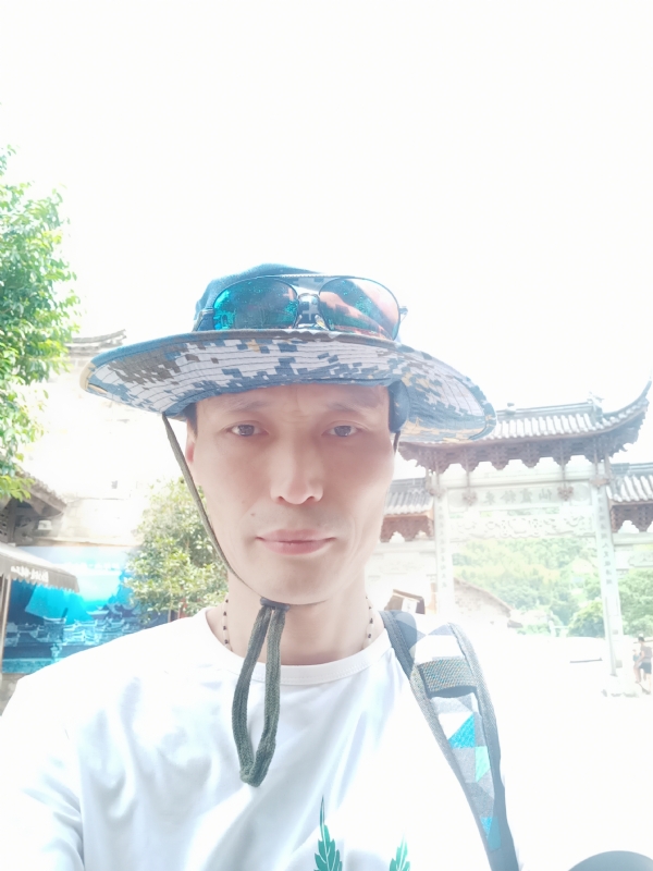 童群海的第一张照片--南宁相亲服务中心