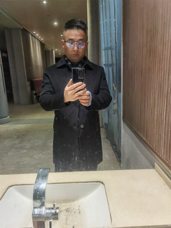 孤独尘埃的第一张照片--南宁相亲服务中心