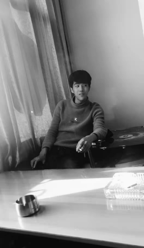 酷似小丑的第二张照片--南宁相亲服务中心