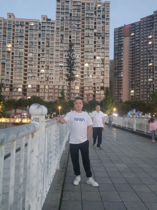 寂寞的男人的第一张照片--南宁相亲服务中心