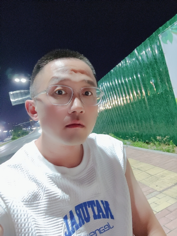 清风烈酒的第一张照片--南宁相亲服务中心