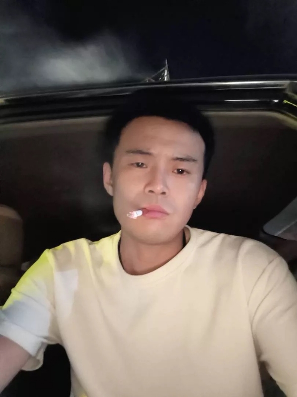 爱睡觉的土拨鼠的第一张照片--南宁相亲服务中心