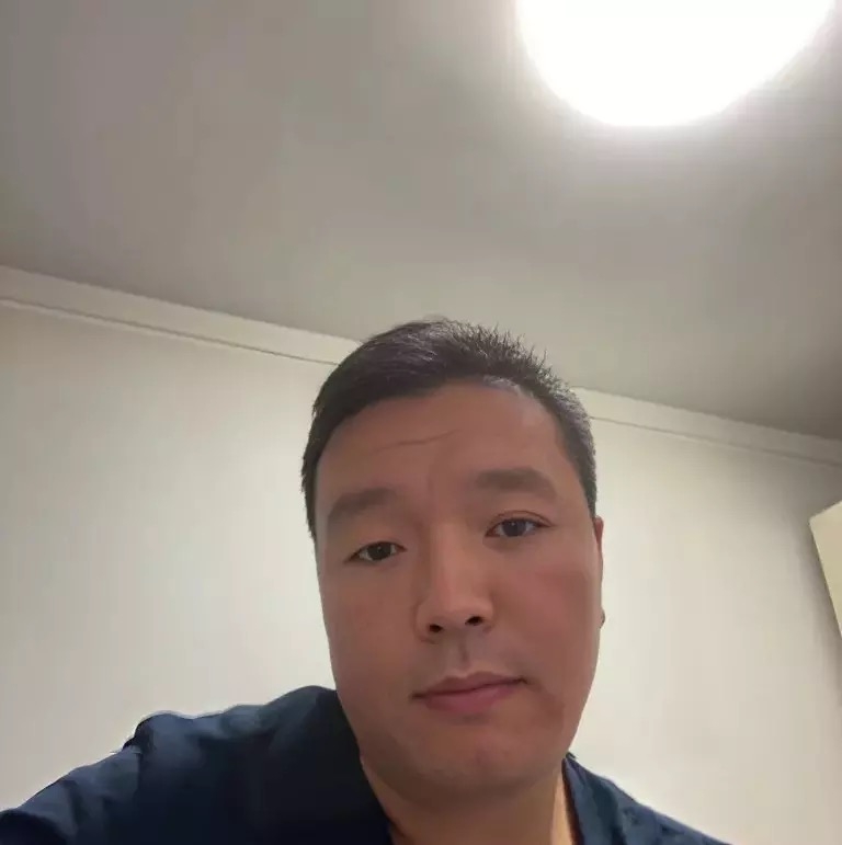 穿唐装的松鼠的第一张照片--南宁相亲服务中心