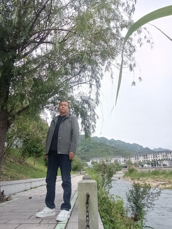 飞雪飘零的第一张照片--南宁相亲服务中心