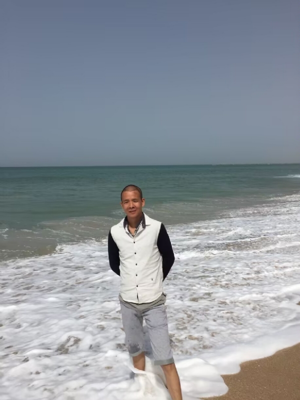 飞雪飘零的第二张照片--南宁相亲服务中心