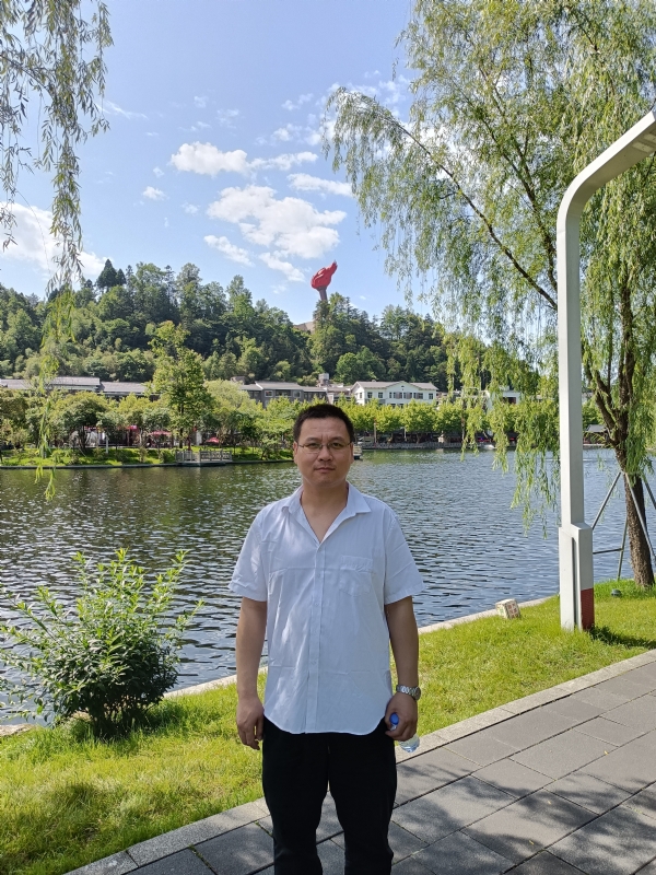 风雨相伴的第一张照片--南宁相亲服务中心