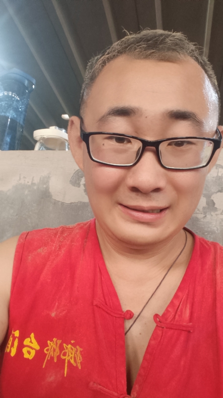 黑黑一笑的第二张照片--南宁相亲服务中心