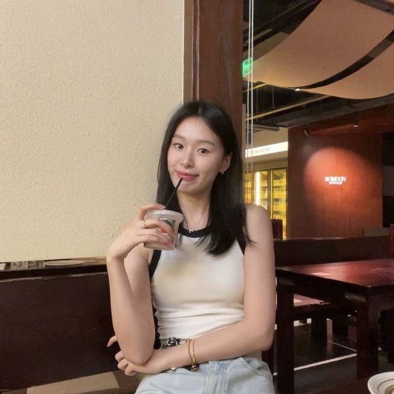 羽毛的第一张照片--南宁相亲服务中心