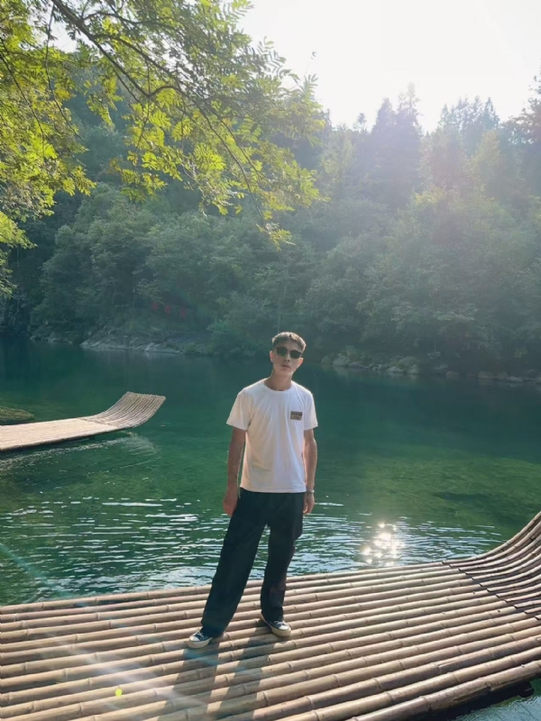 林言的第二张照片--南宁相亲服务中心