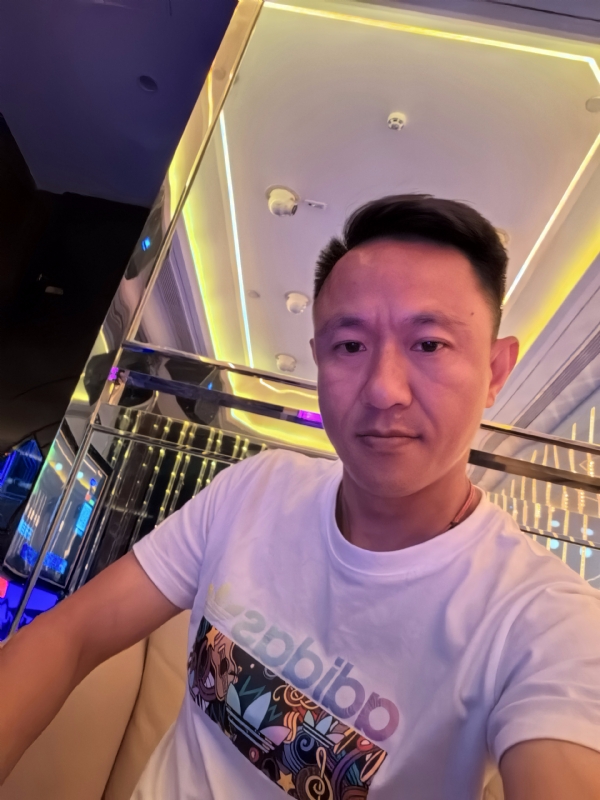 辞岸的第一张照片--南宁相亲服务中心